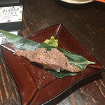 やさいと〇〇 八百屋 - 突き出しの肉寿司