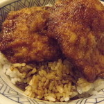 ヨーロッパ軒 - 「カツ丼上」（カツ４枚入り）のお椀の上の2枚のみアップ