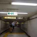 h Guriru Mantembo Shiazabu Juuban - 5番出口と6.7番出口&都営大江戸線方面へと分かれる道を6.7番方面へと進み