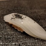 名古屋 栄 鮨 栄華 - 剣先イカ　竹炭塩