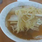 209414952 - やや太い縮れ麺。