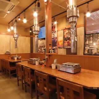 2名様～ご利用可能なテーブル席♪仕事帰りの気軽な飲み会などに是非ご利用ください。