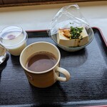 食事処 あじわい館 - 冷奴　杏仁豆腐