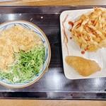 丸亀製麺 - かけうどん(並)　390円
野菜かきあげ　170円、いなり　130円