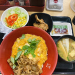 なか卯 - 牛あいがけ親子丼
      