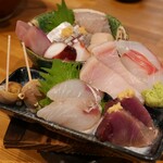魚と酒はなたれ - 旬の魚魂8点盛り