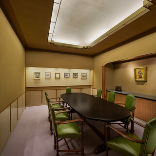 瑠璃（るり）
                                          和モダンな内装の優美で贅沢な雰囲気が漂うテーブル個室です。