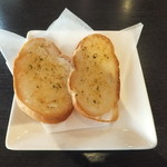 らんぷ - ガーリックトースト（酒類を頼むと付いてきました。）
