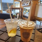 ソルズコーヒー ロースタリー - 自家製レモンスカッシュとアイスカフェラテ