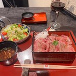 有馬焼肉 丞 - サラダと赤だし、香の物付き