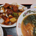 麺八 - 黒酢豚定食　半ラーメン