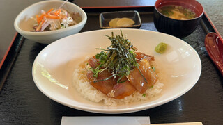 Kisetsuryourirakuya - 地魚と豆腐のづけ丼 1200円。