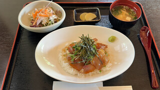 Kisetsuryourirakuya - 地魚と豆腐のづけ丼 1200円。