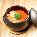 Earthenware pot rice with salmon roe and salmon