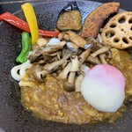 極楽うどん TKU - キノコMIXキーマカレーうどん（〆ミニごはん付き）