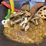 極楽うどん TKU - キノコMIXキーマカレーうどん（〆ミニごはん付き）