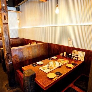 [Seating for 4 people x 2 tables] Perfect for casual occasions such as everyday meals! Perfect for a date ☆