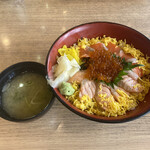 江戸前　びっくり寿司 - サーモン親子丼1,188円