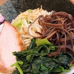 横浜家系ラーメン 蓮 - ほうれん草もたっぷり♪