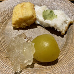 食堂こなん - 焼物  鱧の塩焼き とうもろこし天麩羅 梅蜜煮