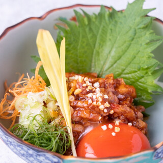 神戶牛肉膾和29種蔬菜沙拉等單點菜品豐富◎