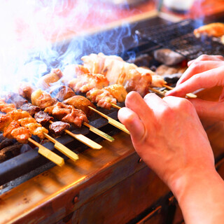 希少な「比内地鶏」を炭火焼きで味わう