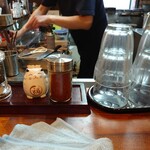 麺屋 悠 - 卓上調味料…粒胡椒と一味唐辛子のみ