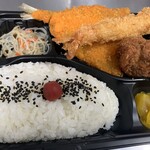 Iro Kara - 【エビ・ アジフライ弁当】
                      当店の定番唐揚、いろからあげにエビフライ、アジフライ、最高の揚げ物弁当に仕上げました。
                      唐揚のプロが美味しく揚げてますよ。