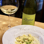 波へい - ゴルゴンゾーラチーズのペンネとワイン
