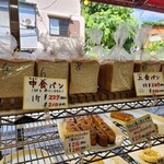 セキネベーカリー - 食パン類も豊富な品揃え