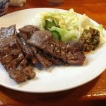 H25/8/30 牛タン定食の牛タン