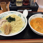 Hidaka ya - ピリ辛豚骨つけ麺