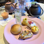 SALON BAKE & TEA - 