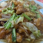 中華料理 喜楽 - 五目どころではないし
            とにかく肉が多い＼(^o^)／
            海老、ウズラ卵、キャベツ、茄子、タマネギ…