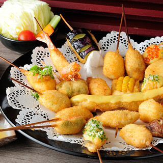 We offer a wide variety of Kushikatsu that is particular about the batter and oil. Seasonally limited too