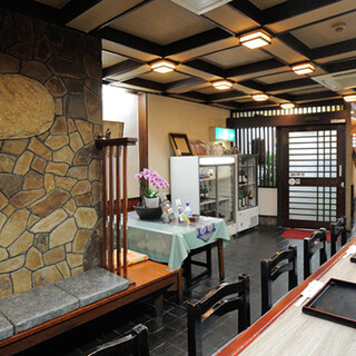 A long-established kushikatsu restaurant that has been in business for 52 years. Equipped with comfortable sunken kotatsu seating. Also for medium banquets