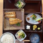 うなぎや - 鰻重と白焼き定食