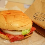 ブルースカイ - 2022年4月　ベーコンチーズバーガー【税込580円】