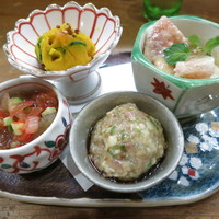 巽蕎麦 志ま平 - 付け出し　なめろう他4種類の前菜盛合せ