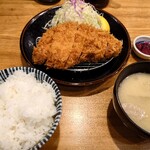 とんかつ 檍 日本橋店 - 上ロース定食(200ｇ)