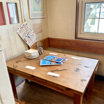 スガッチィー - テーブル席