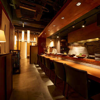 ジャズが流れる落ち着いた空間で、自慢のお料理をご堪能ください