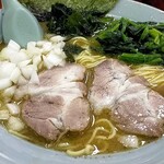 ラーメンショップ - 七味850円+刻み玉ねぎ100円+ほうれん草150円の安定トッピング