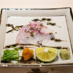 Sushi Kazumasa - アコウのお造り 塩、ポン酢