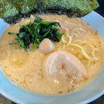 横浜家系ラーメン 魂心家 - 醤油ラーメン 大盛 780円