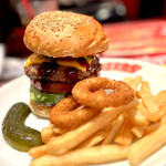 ブラザーズ - テリヤキチーズバーガー、パイナップル、アボカド