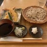 Ishiusubiki Soba Ishiraku - 海老と初夏野菜のおろし天せいろ