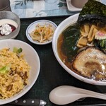 ラーメンもみやま - ラーメン半炒飯セット¥980