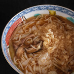 丸中 - 卍謹製（まんじのてになる）"炸麪花麪（たぬきうどん）"