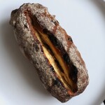 ラトリエ ドゥ プレジール - パン・オ・ノワ・エ・レザン・オ・フロマージュ